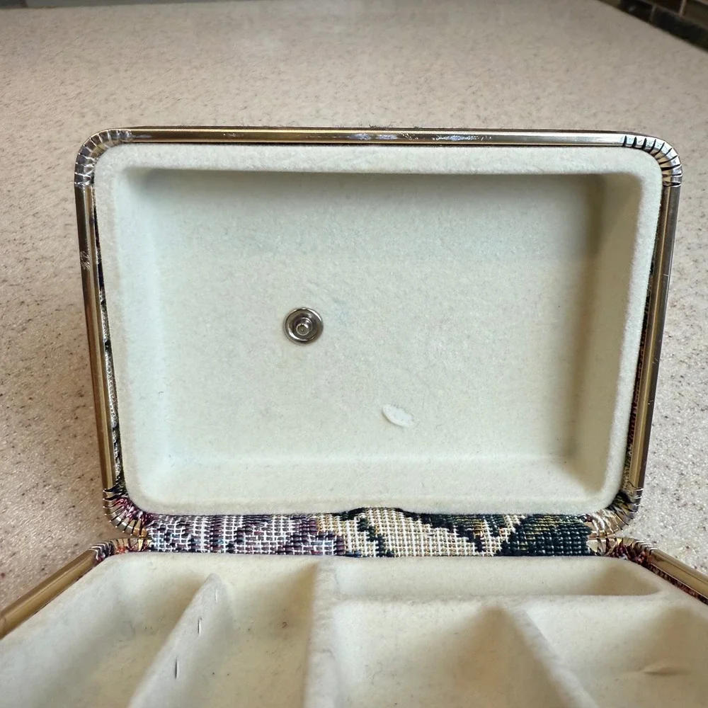 VTG Floral Tapestry Jewelry Travel Case Gold Metal Frame Clam Shell Organizer